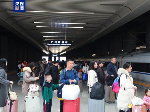 返程客流高峰持續 多家機場旅客吞吐量創歷史新高